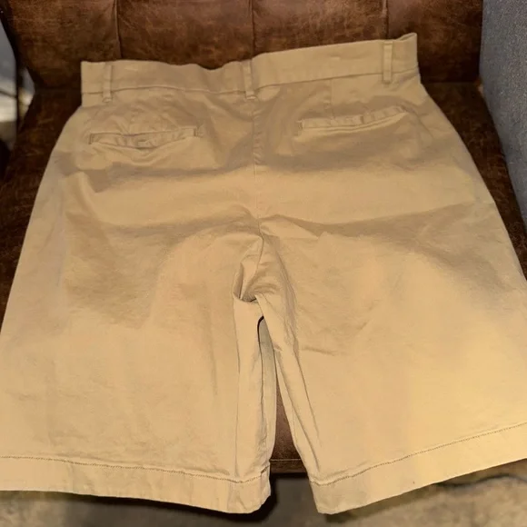 Banana Republic Authentic Chino Tan Bermuda Shorts Wms Size 14 - Picture 2 of 5